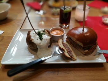 Close-up of hamburger in plate on table