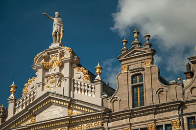 Rich and elegant decoration on historic buildings in brussels. the friendly capital of belgium.