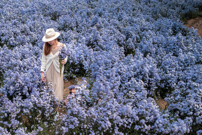 Mon and daughter walking in the margaret flower farm