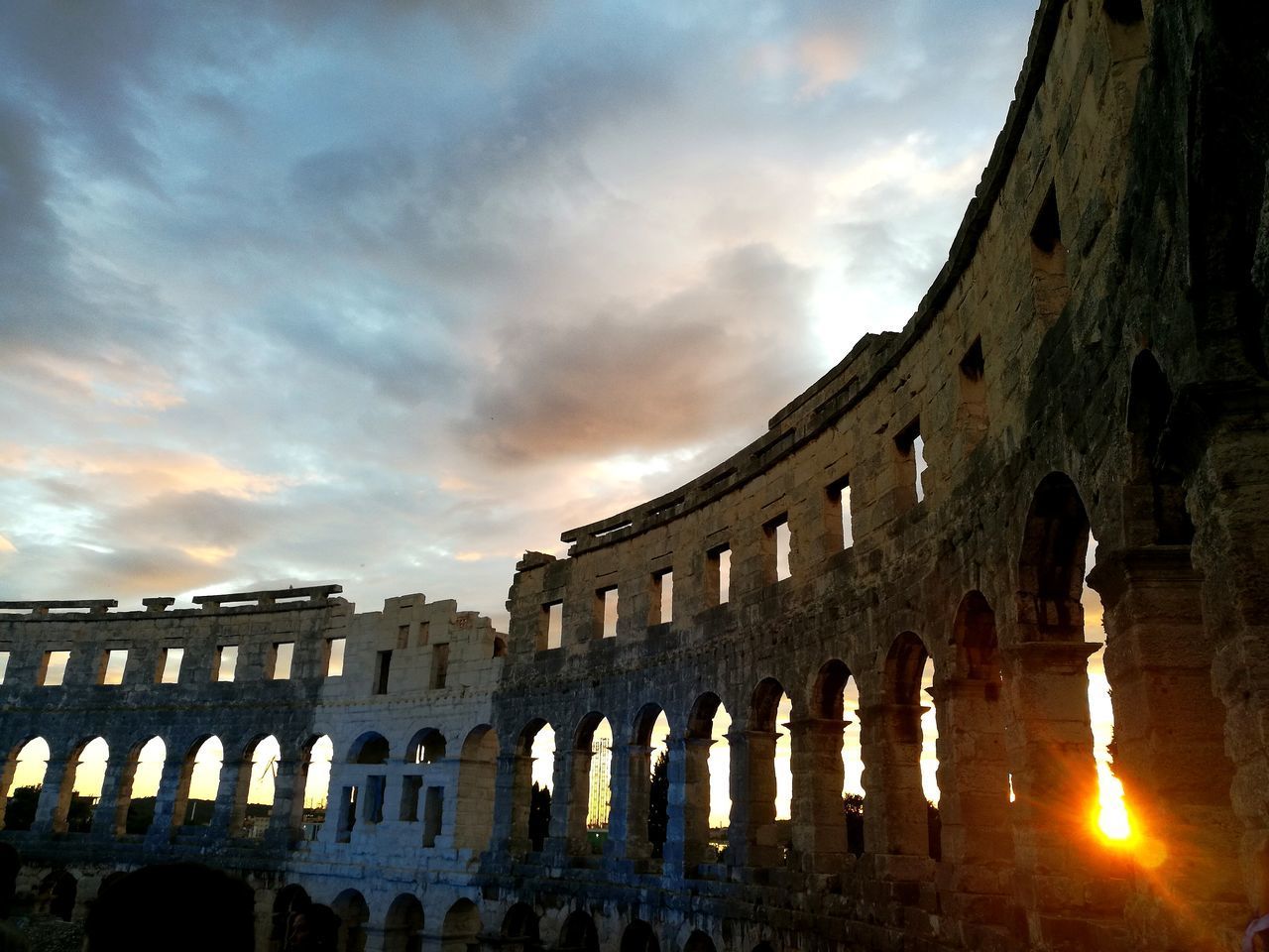 LOW ANGLE VIEW OF HISTORICAL BUILDING