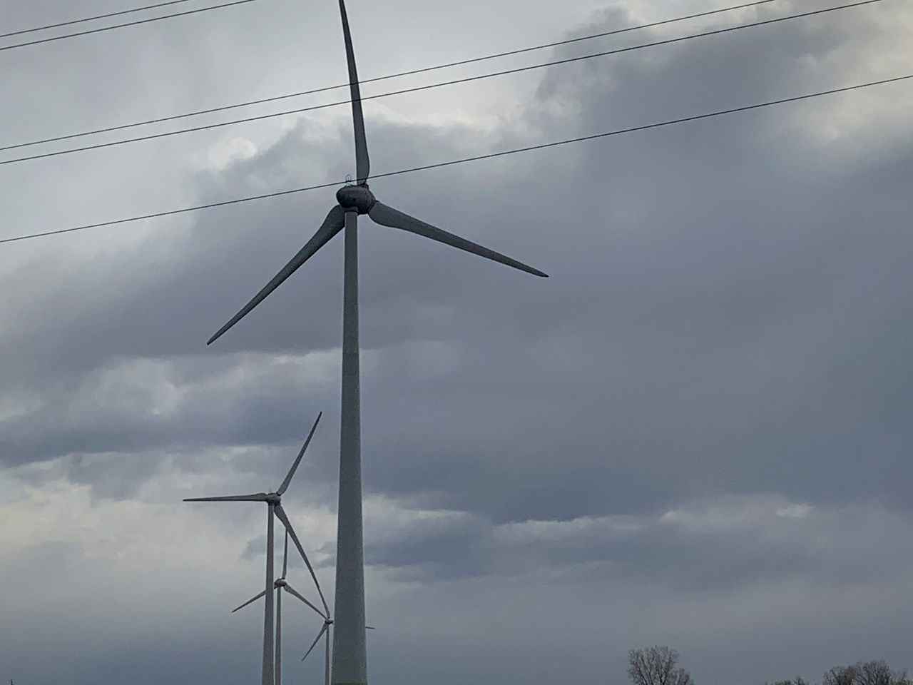 LOW ANGLE VIEW OF WINDMILLS AGAINST SKY