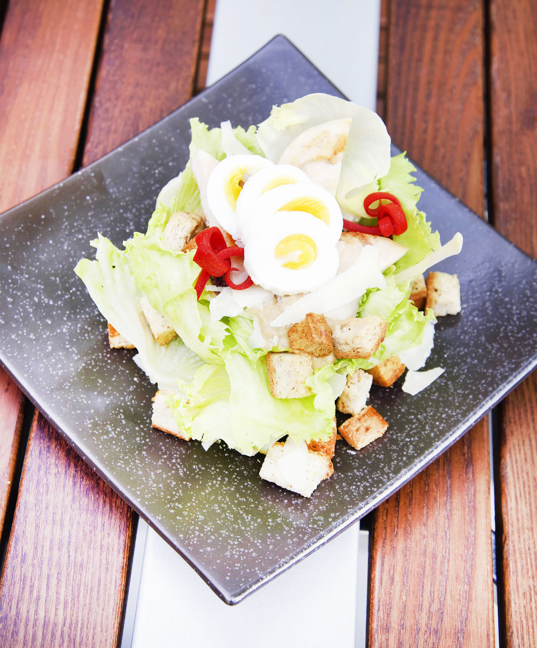 HIGH ANGLE VIEW OF FOOD ON TABLE