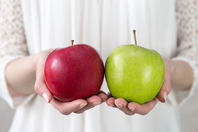 Close-up of hand holding apple