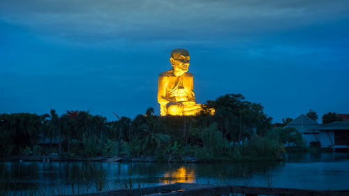 Statue of buddha against sky