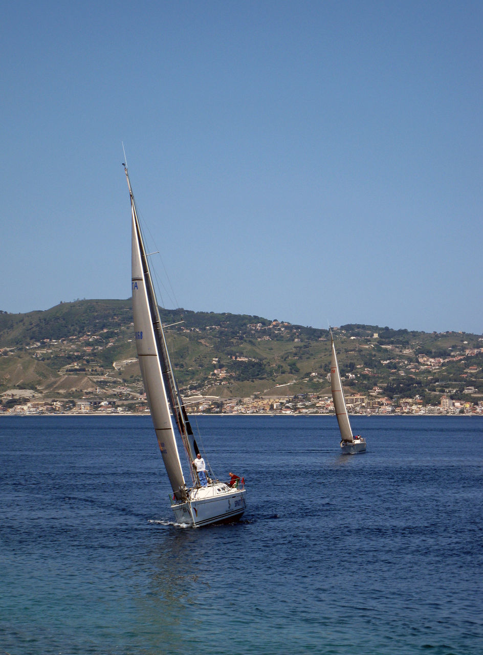 SAILBOAT SAILING IN SEA AGAINST CLEAR BLUE SKY