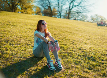 Full length of woman sitting on field