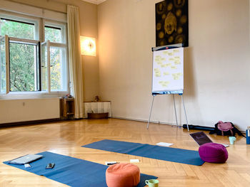 Yoga space as workshop setting 