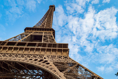 The famous tour eiffel seen from below