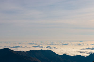 Scenic view blanket of clouds seen from the top of haleakala volcano, maui, hawaii, usa