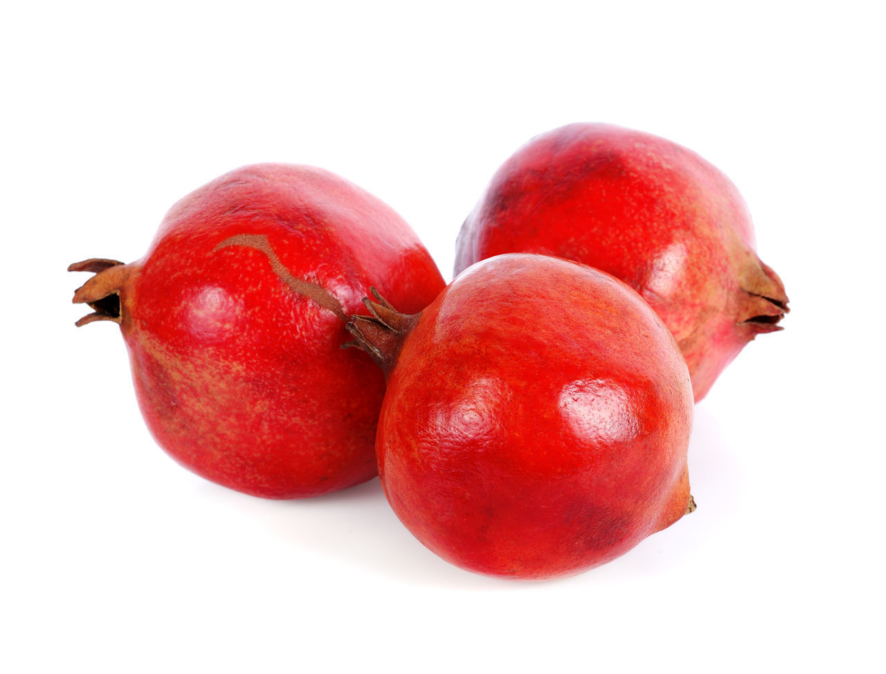 CLOSE-UP OF RED APPLES