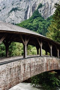 Wooden bridge kn lauterbrunnen, switzerland 