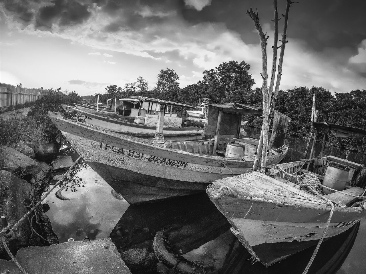 VIEW OF FISHING BOATS MOORED ON BEACH