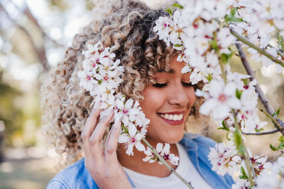 Portrait of young woman holding flowers