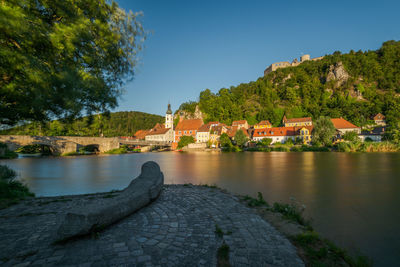 River by buildings in town against sky