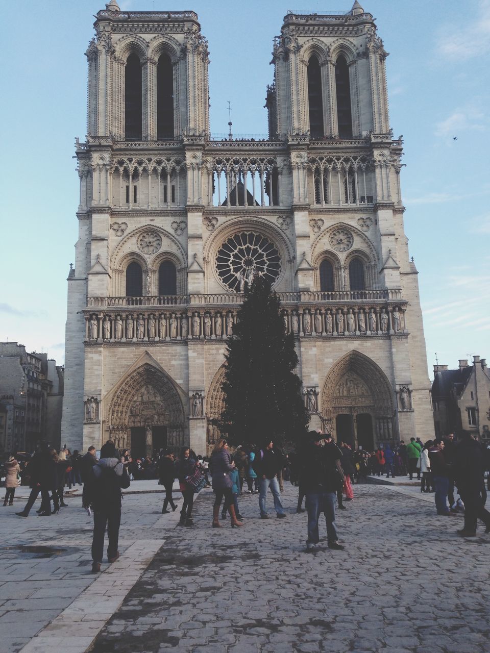 architecture, building exterior, built structure, large group of people, famous place, history, travel destinations, tourism, religion, place of worship, facade, church, person, men, travel, tourist, sky, international landmark