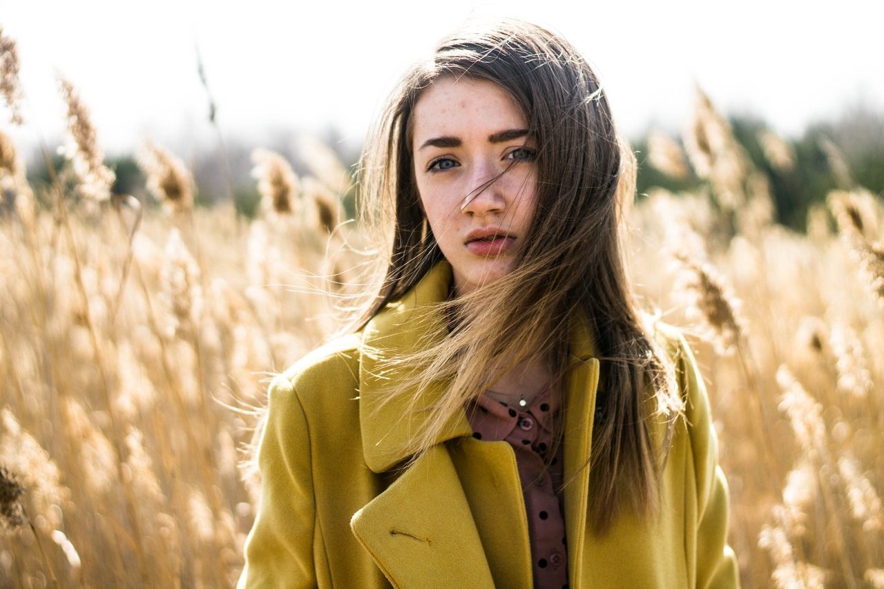 focus on foreground, field, person, young women, young adult, lifestyles, long hair, agriculture, leisure activity, portrait, looking at camera, nature, casual clothing, waist up, front view, growth, crop