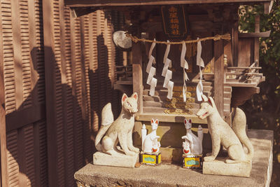 Statue of statues outside building