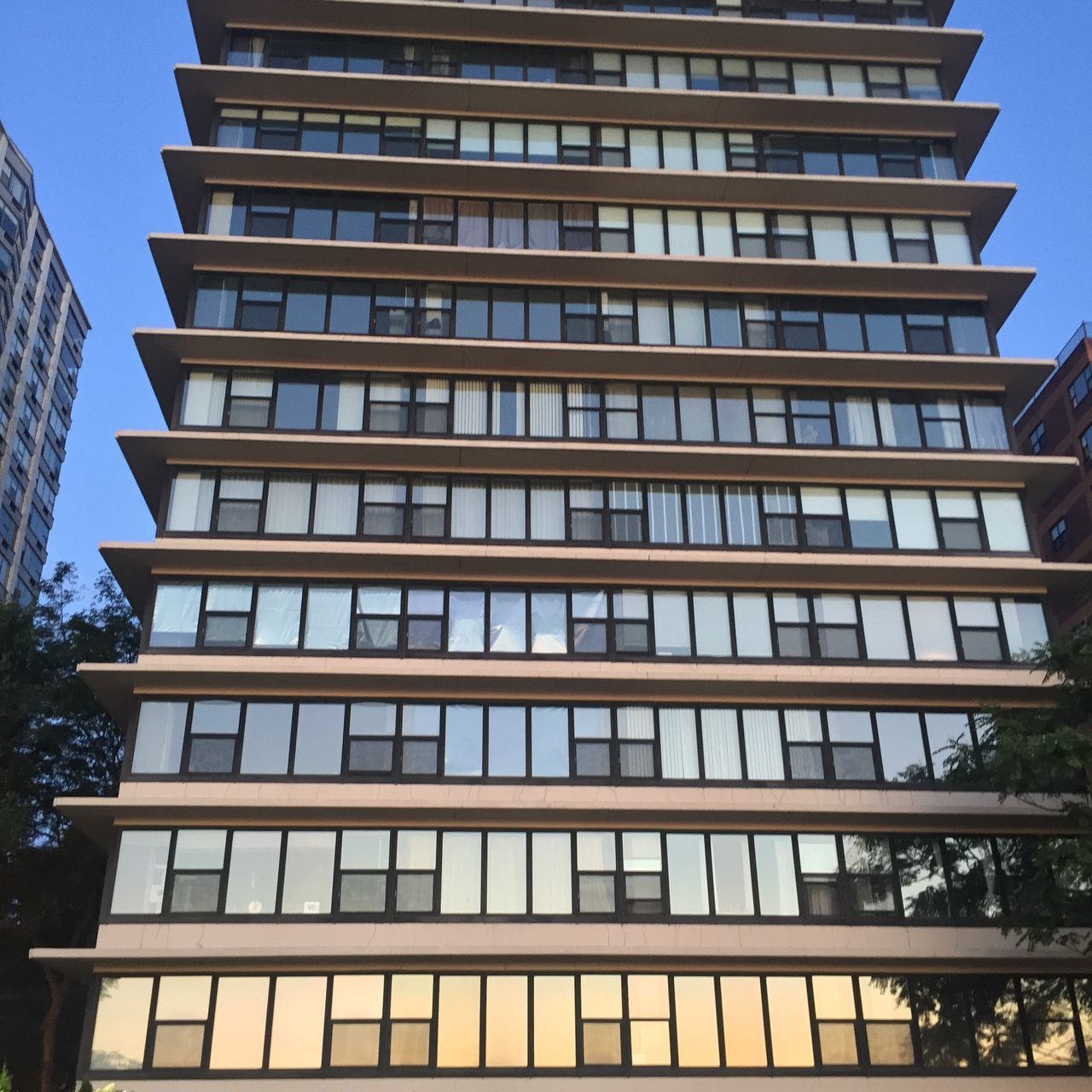 LOW ANGLE VIEW OF MODERN BUILDING