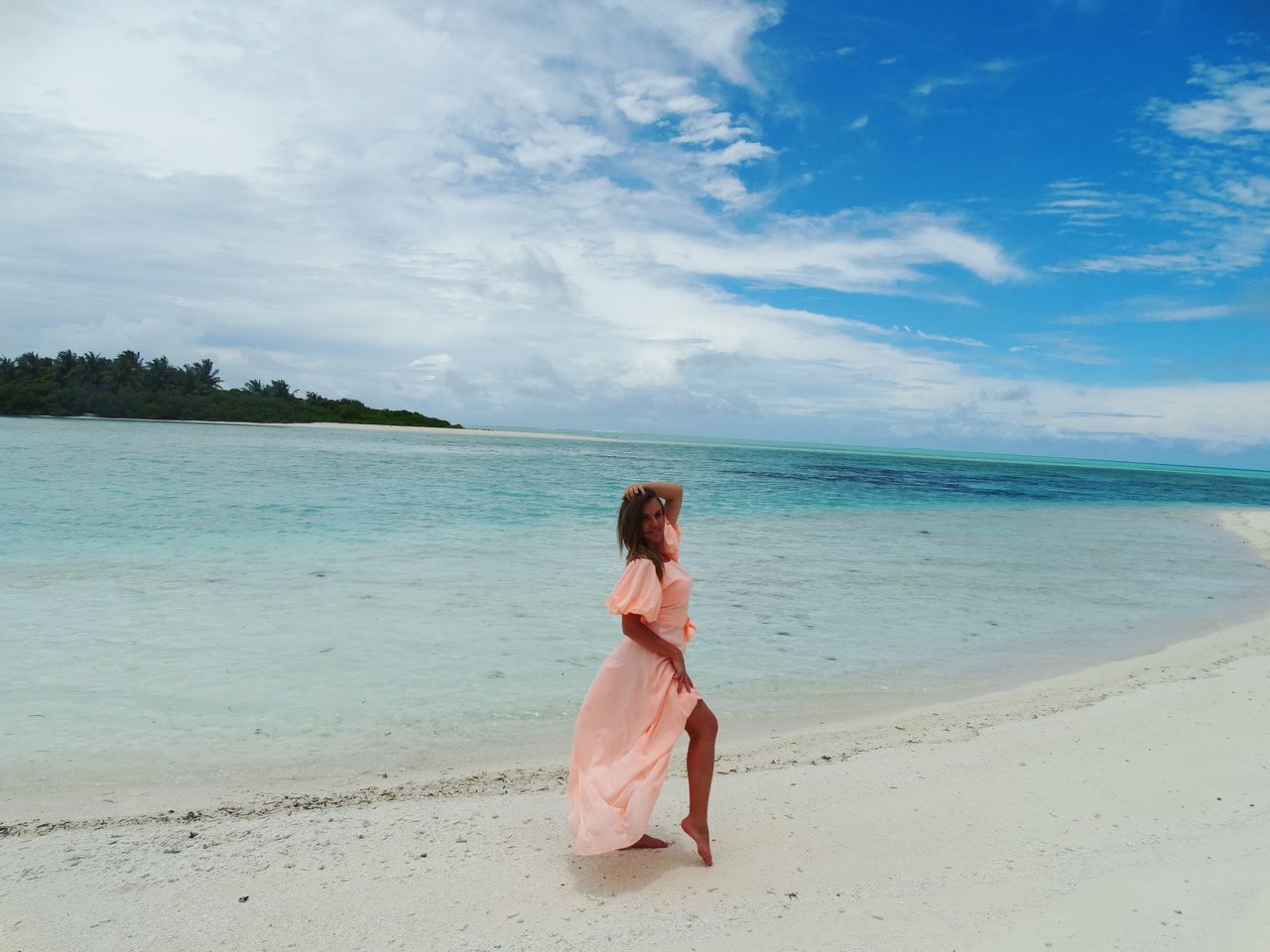 beach, sea, water, horizon over water, shore, sand, sky, rear view, full length, leisure activity, lifestyles, tranquil scene, tranquility, beauty in nature, vacations, casual clothing, scenics, standing