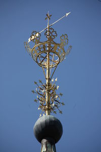 Low angle view of street light against clear sky