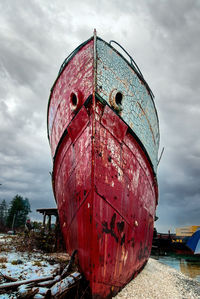 Abandoned boat against sky
