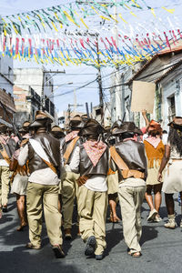 Group of cangaceiros protest in the civic parade of independence of bahia 