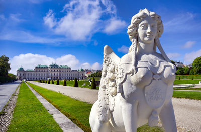 Statue of historical building against cloudy sky