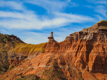 Red rock formation in palo duro canyon that looks like a sitting indian chief