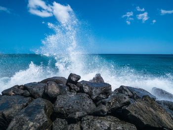 Water splashes on shoreline 