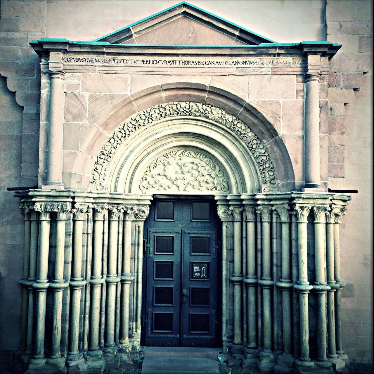 architecture, built structure, building exterior, door, arch, entrance, window, facade, closed, old, low angle view, history, church, day, doorway, building, religion, no people, outdoors, historic