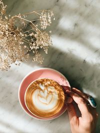 Close-up of hand holding coffee cup