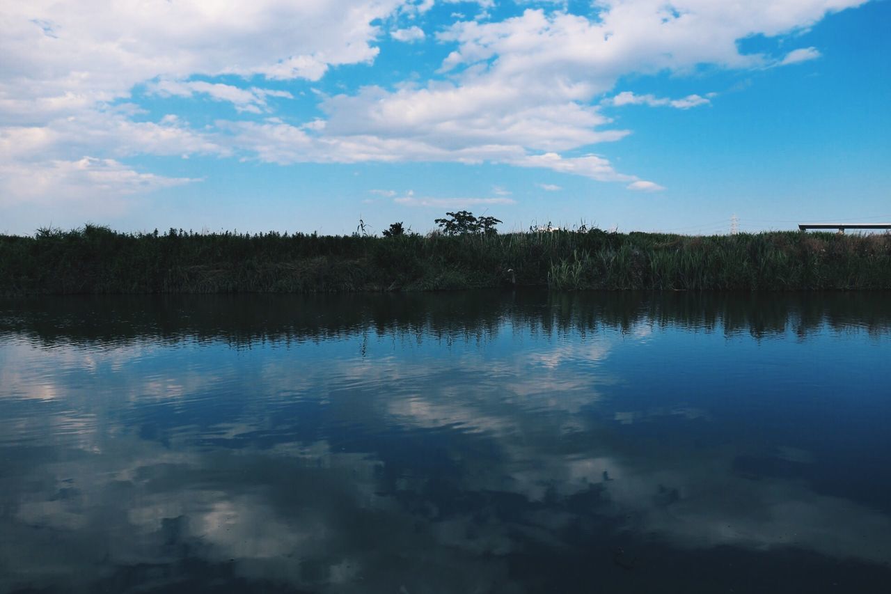 water, reflection, sky, lake, tranquility, tranquil scene, waterfront, scenics, cloud - sky, beauty in nature, tree, blue, cloud, nature, standing water, calm, idyllic, outdoors, day, river