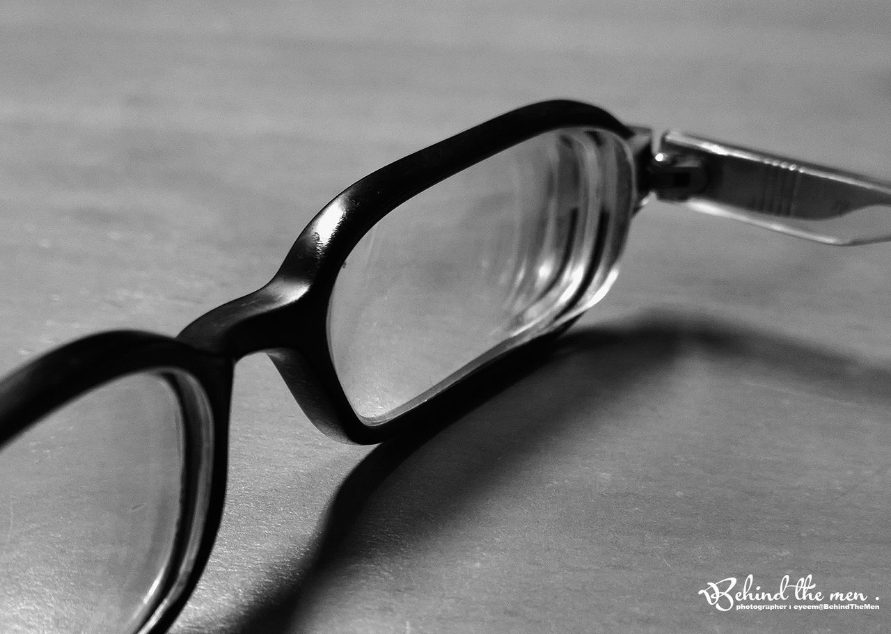 indoors, close-up, still life, table, communication, focus on foreground, metal, no people, single object, high angle view, technology, selective focus, wireless technology, music, connection, part of, empty, spoon, absence, reflection