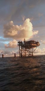 Dauphin island oil rig