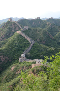 Great wall of china on mountains against clear sky