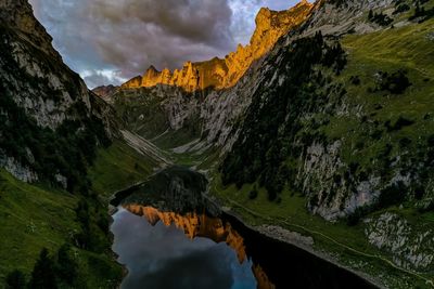 Panoramic view of lake and mountains against sky