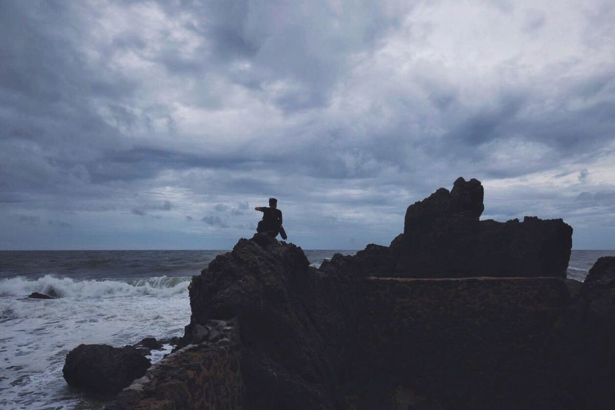 SCENIC VIEW OF SEA BY ROCKS AGAINST SKY