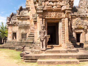 Statue of historic building