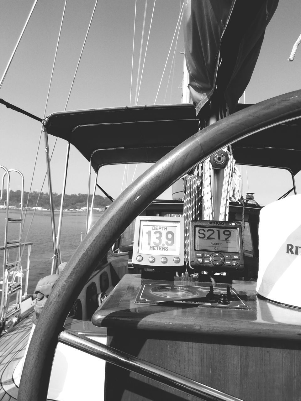 LOW ANGLE VIEW OF SAILBOAT AGAINST SEA