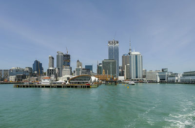 Skyline of auckland, a large city in the north island of new zealand