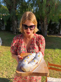 Portrait of young woman in sunglasses