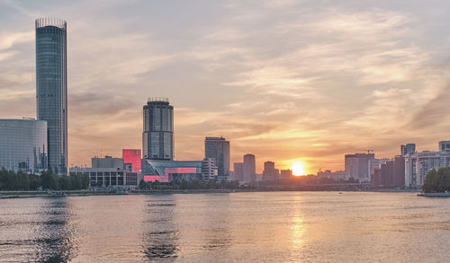 Urban summer landscape. beautiful sunset on the iset river in yekaterinburg, russia