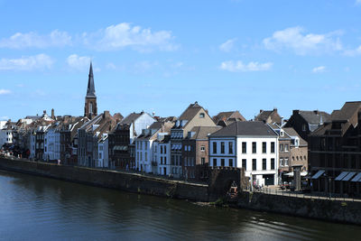 River maas and houses in maastricht
