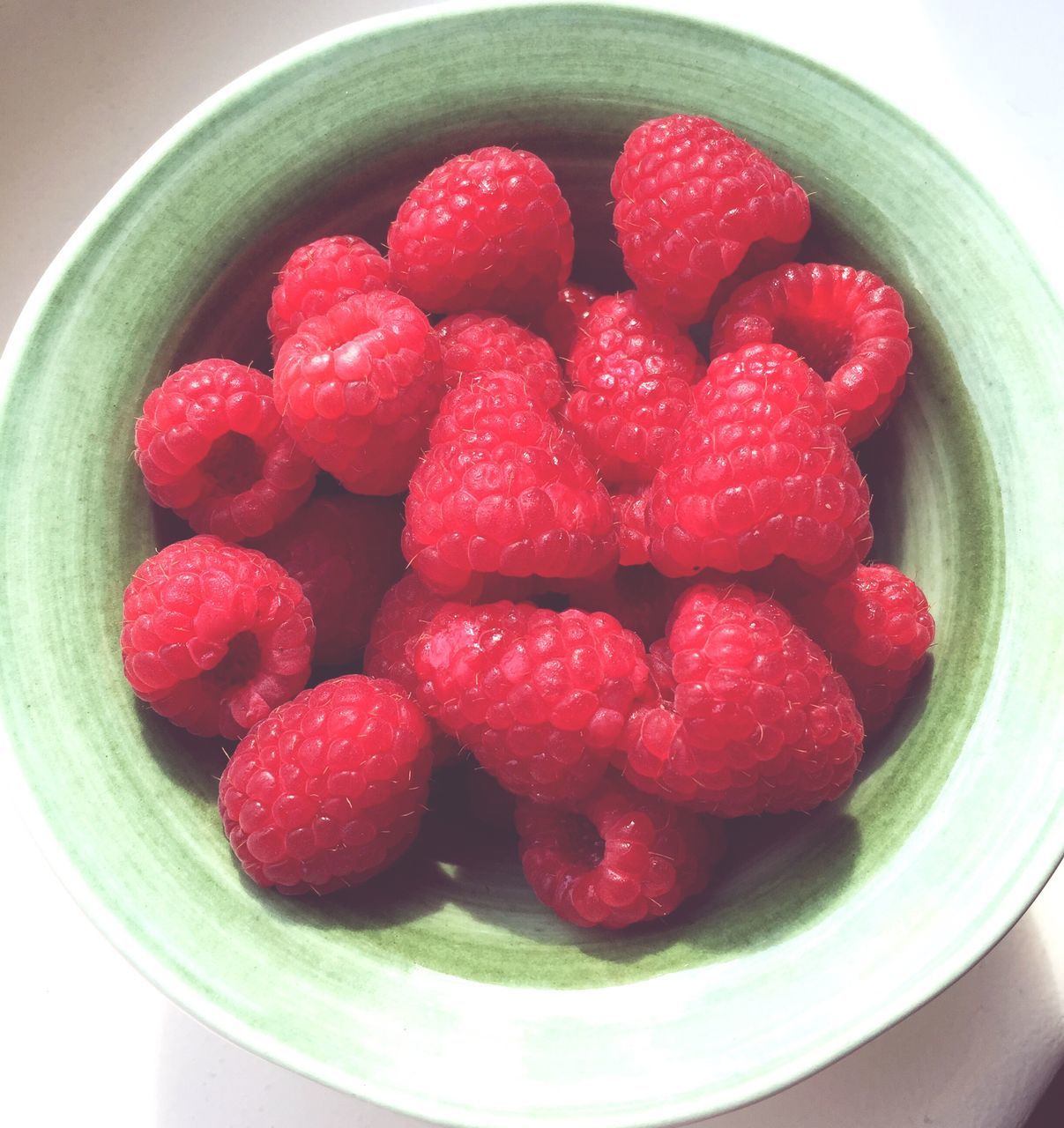 CLOSE-UP OF STRAWBERRIES