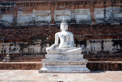 Statue of statues at temple