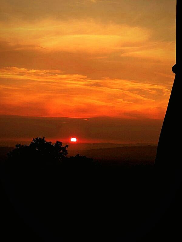 sunset, scenics, silhouette, orange color, beauty in nature, tranquil scene, tranquility, sky, sun, horizon over water, idyllic, sea, nature, cloud - sky, water, dramatic sky, majestic, cloud, tree, outdoors