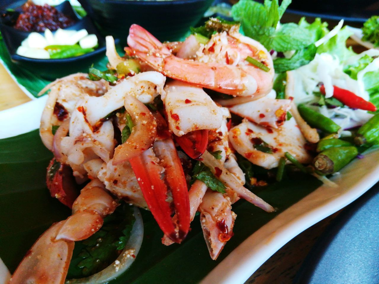 HIGH ANGLE VIEW OF FOOD ON TABLE