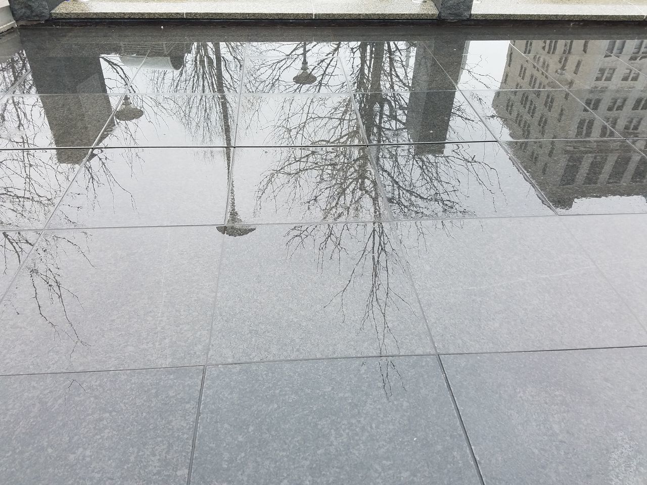 FULL FRAME SHOT OF WATER IN CONTAINER