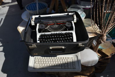 Old technology mechanics and electronic typewriters