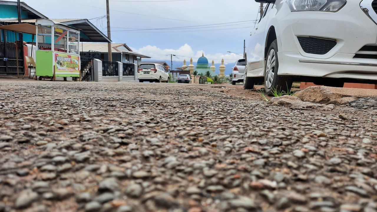 SURFACE LEVEL OF STREET AMIDST BUILDINGS